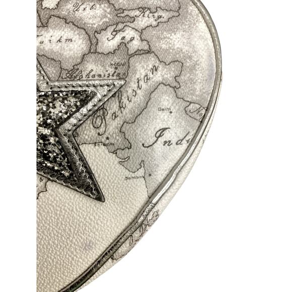 Alviero Martini Bag Women’s 1 Size Heart Shape Crossbody Leather World Map White - Picture 10 of 10
